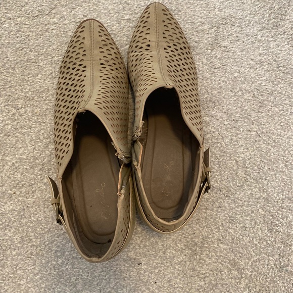 Qupid Flat Ankle Booties In Sand Color Size 8 - Picture 5 of 5